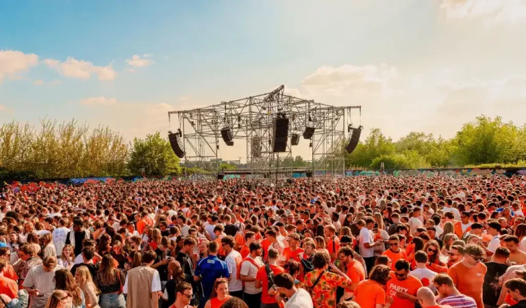 Kairos viert Koningsdag met dubbel festival in Breda